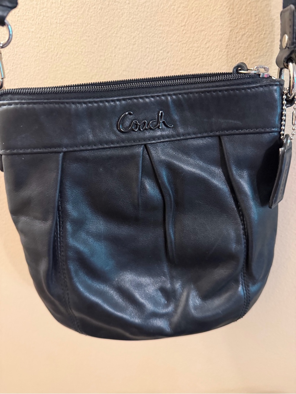 Coach 2008 Black Leather Crossbody Bag with Pleated Front 42585 - Picture 1 of 8